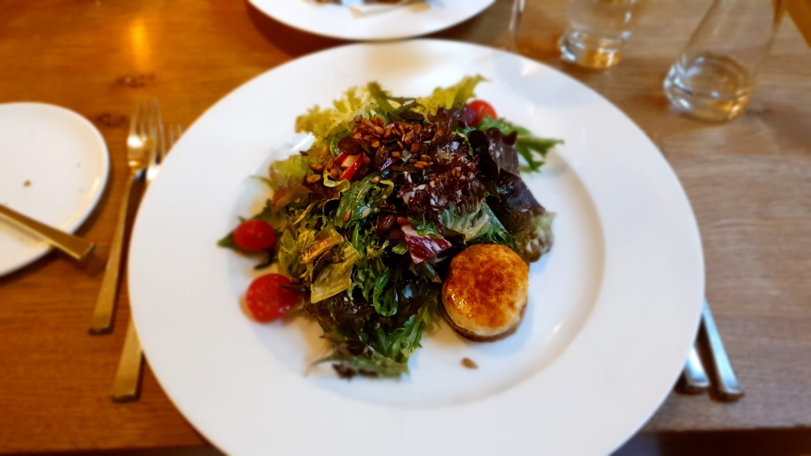 Salat mit Ziegenkäse