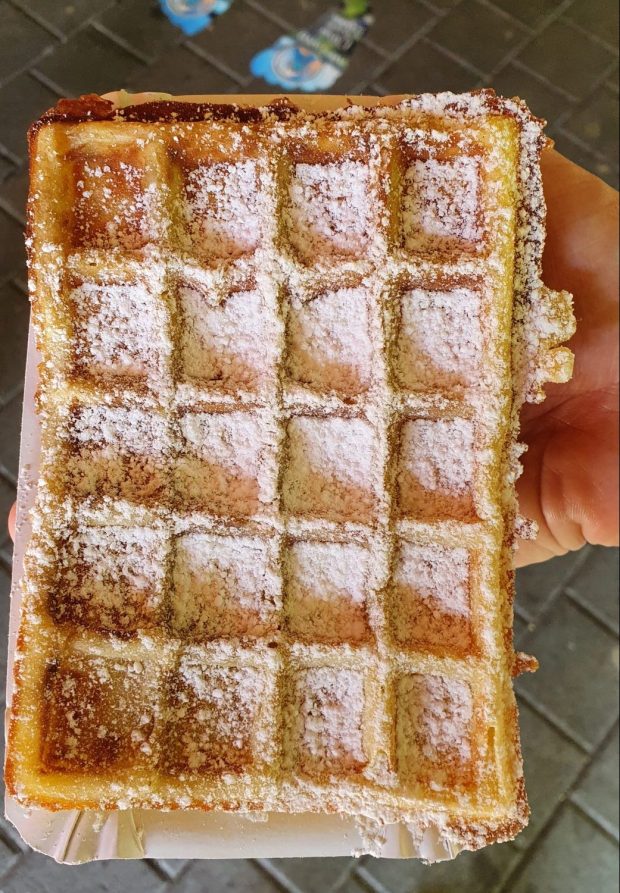 Waffel mit Puderzucker