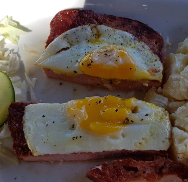 Leberkäse mit Spiegelei