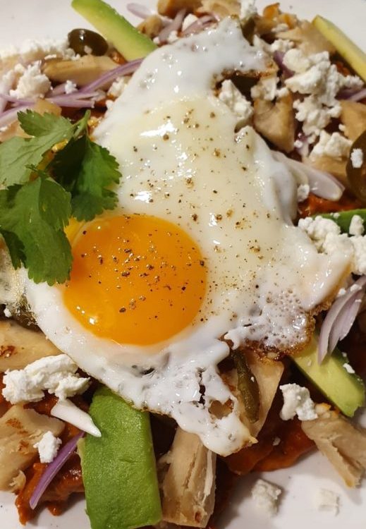 Chilaquiles rojo mexikanisch