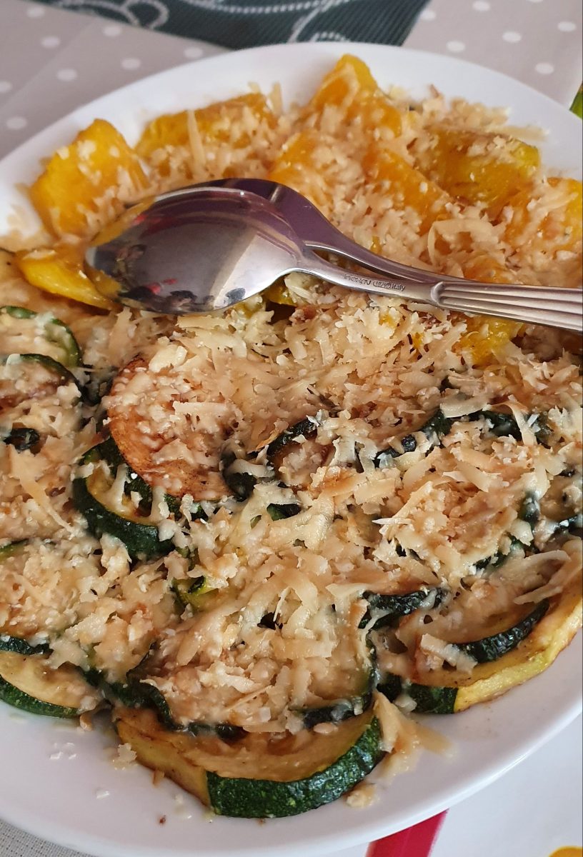 Kürbis und Zucchini mit Käse