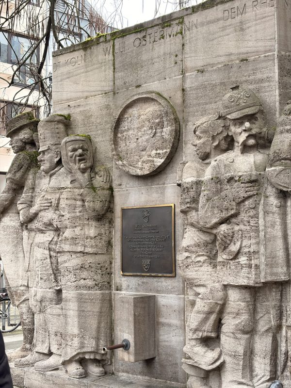 Willi-Ostermann Brunnen Köln